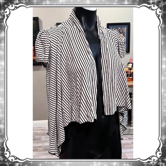 Black White Striped Crop Cardigan Shrug Buckle Free Waterfall Kimono Bke People - Picture 3 of 7